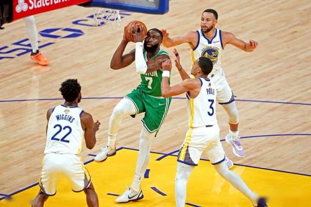 杨瀚森23分14板8助青岛大胜福建 上海力克山西